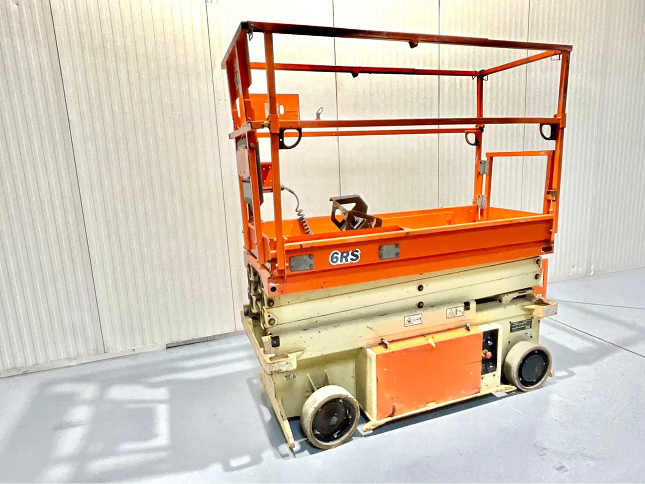 JLG -6RS - AERIAL WORK PLATFORM, WORKING HEIGHT 7.8M, EXTENDABLE TO 2.55M, 315 HOURS - Aerial platform: picture 1 JLG -6RS - AERIAL WORK PLATFORM, WORKING HEIGHT 7.8M, EXTENDABLE TO 2.55M, 315 HOURS - Aerial platform: picture 1