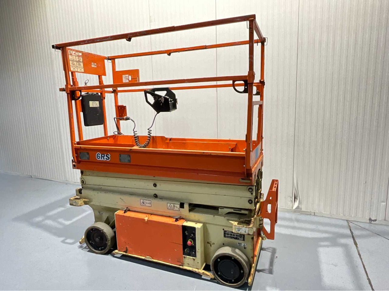JLG -6RS - AERIAL WORK PLATFORM, WORKING HEIGHT 7.8M, EXTENDABLE TO 2.55M, 315 HOURS - Aerial platform: picture 4 JLG -6RS - AERIAL WORK PLATFORM, WORKING HEIGHT 7.8M, EXTENDABLE TO 2.55M, 315 HOURS - Aerial platform: picture 4