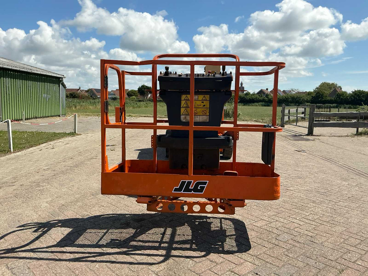 JLG E400AJPN - Aerial platform: picture 3 JLG E400AJPN - Aerial platform: picture 3