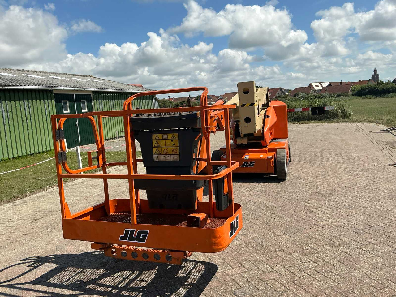 JLG E400AJPN - Aerial platform: picture 2 JLG E400AJPN - Aerial platform: picture 2