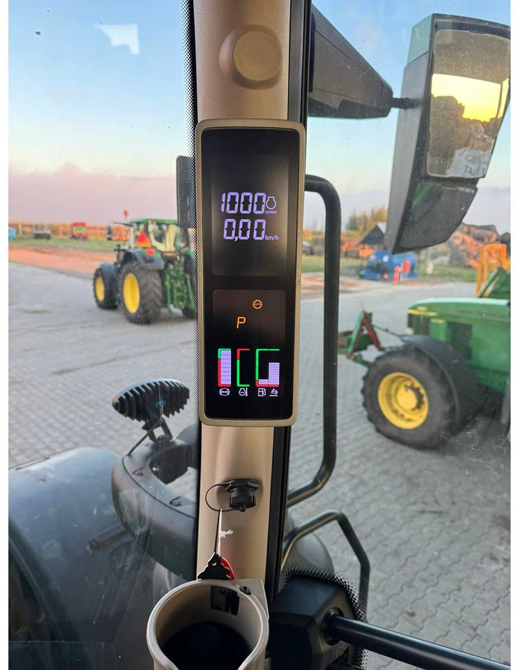 JOHN DEERE 6R 250 - E18 - Farm tractor: picture 5 JOHN DEERE 6R 250 - E18 - Farm tractor: picture 5