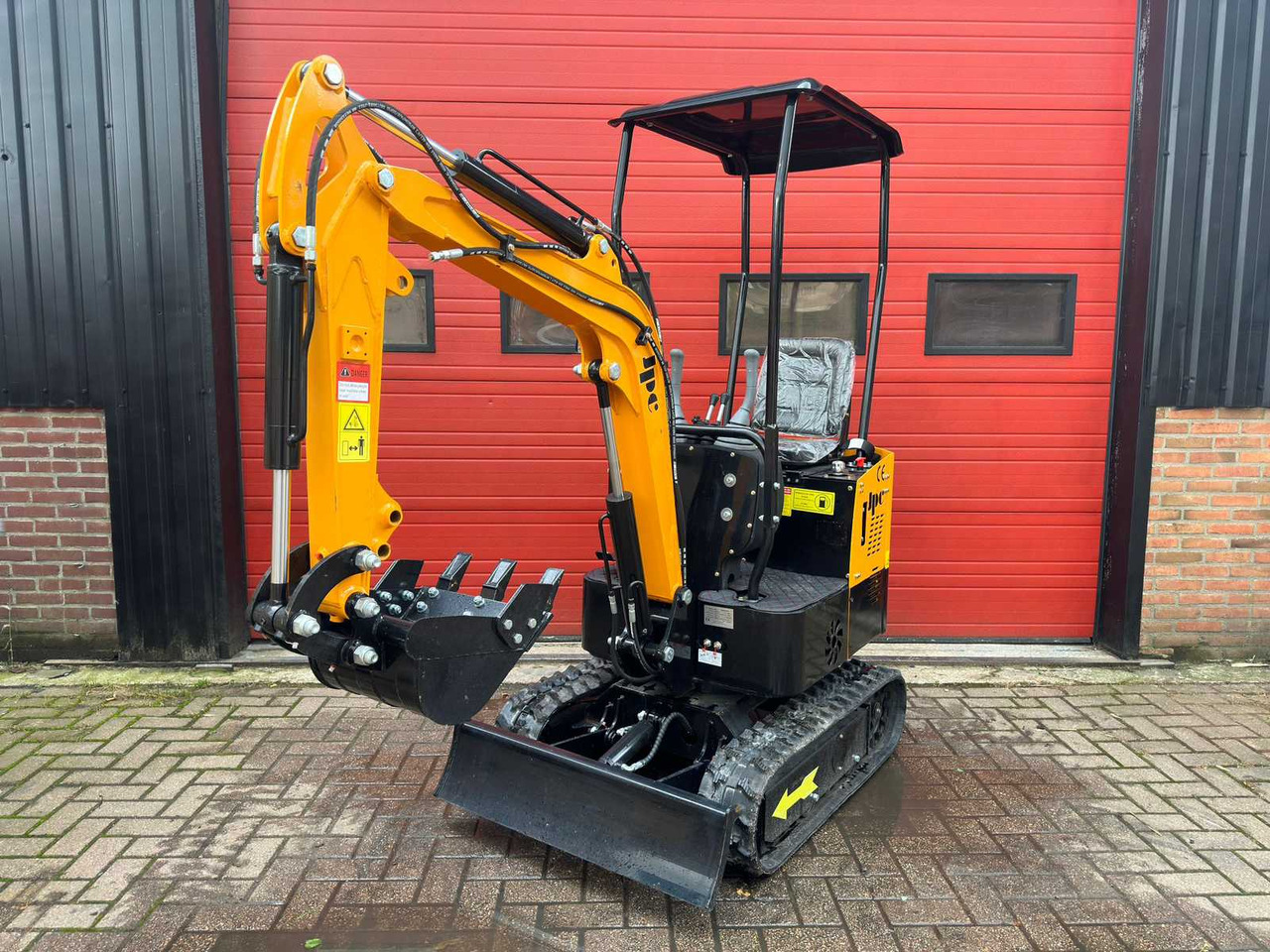 JPC 2024 JPC HT12 YELLOW MINI EXCAVATOR - Mini excavator: picture 3 JPC 2024 JPC HT12 YELLOW MINI EXCAVATOR - Mini excavator: picture 3
