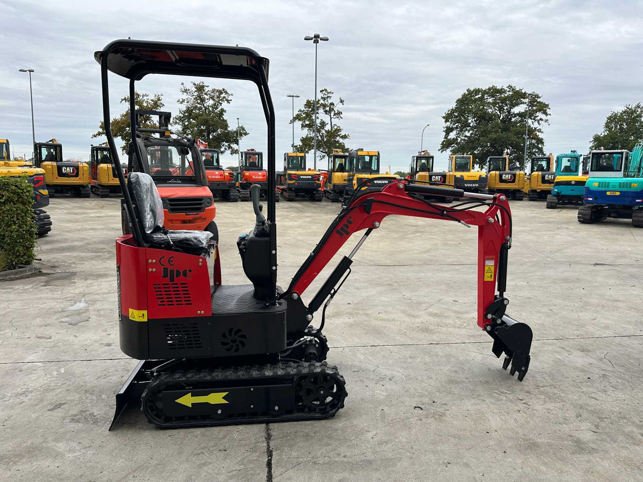 JPC HT12 - Mini excavator: picture 4 JPC HT12 - Mini excavator: picture 4