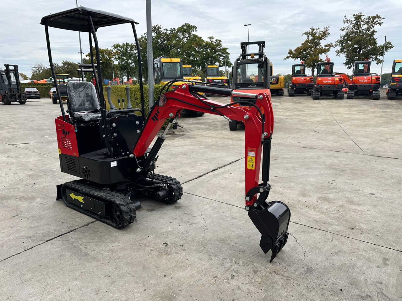 JPC HT12 - Mini excavator: picture 3 JPC HT12 - Mini excavator: picture 3