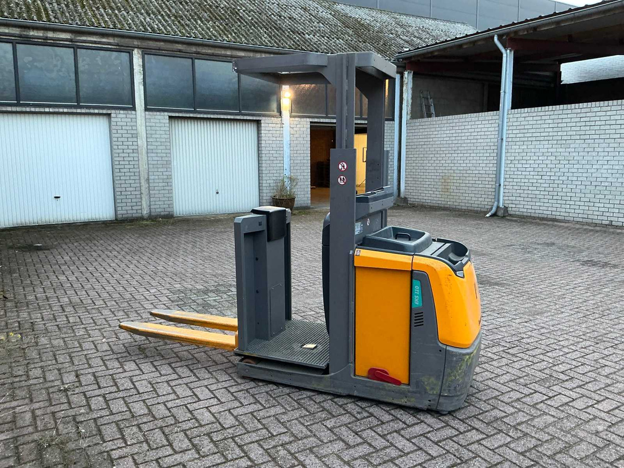 JUNGHEINRICH EKS 110 ORDER PICK TRUCK 2020 - Forklift: picture 5 JUNGHEINRICH EKS 110 ORDER PICK TRUCK 2020 - Forklift: picture 5