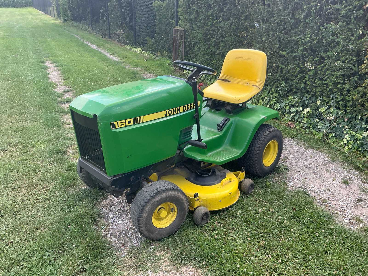 John Deere 160 - Garden mower: picture 1 John Deere 160 - Garden mower: picture 1