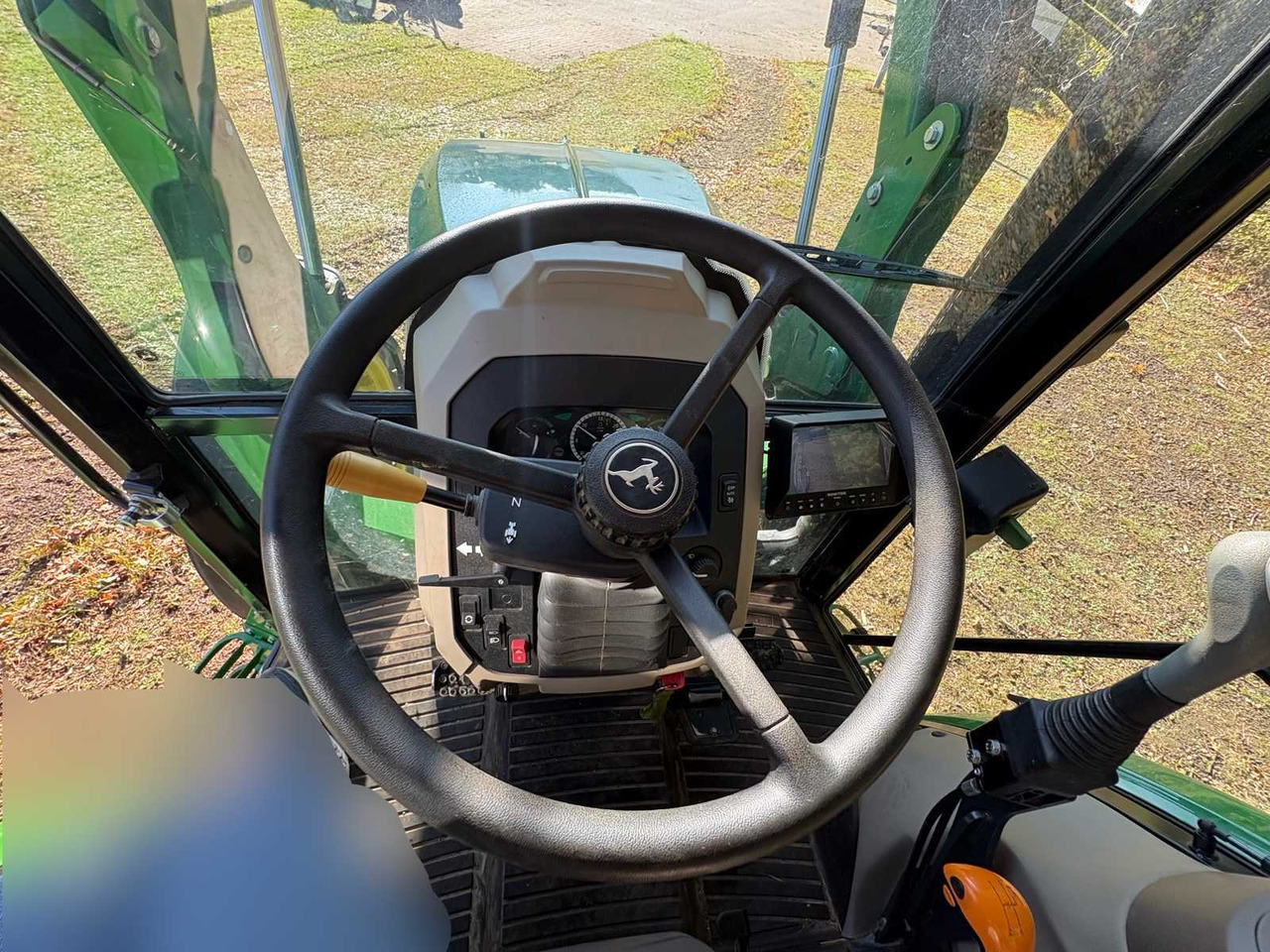 John Deere 2020 JOHN DEERE 5075E WITH STOLL FRONT LOADER SOLID 35-18.1P - Farm tractor: picture 4 John Deere 2020 JOHN DEERE 5075E WITH STOLL FRONT LOADER SOLID 35-18.1P - Farm tractor: picture 4