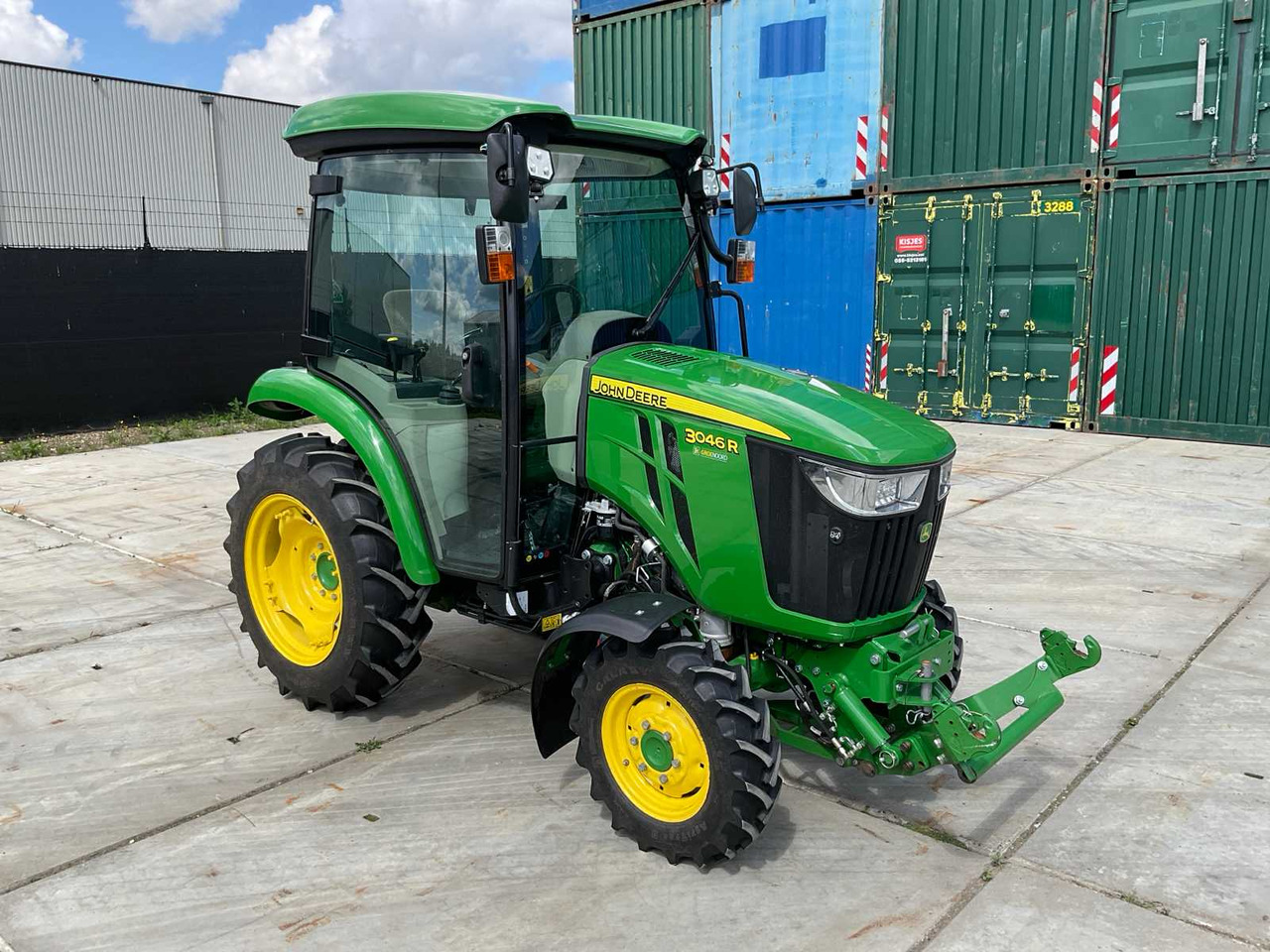 John Deere 3046R - Compact tractor: picture 3 John Deere 3046R - Compact tractor: picture 3