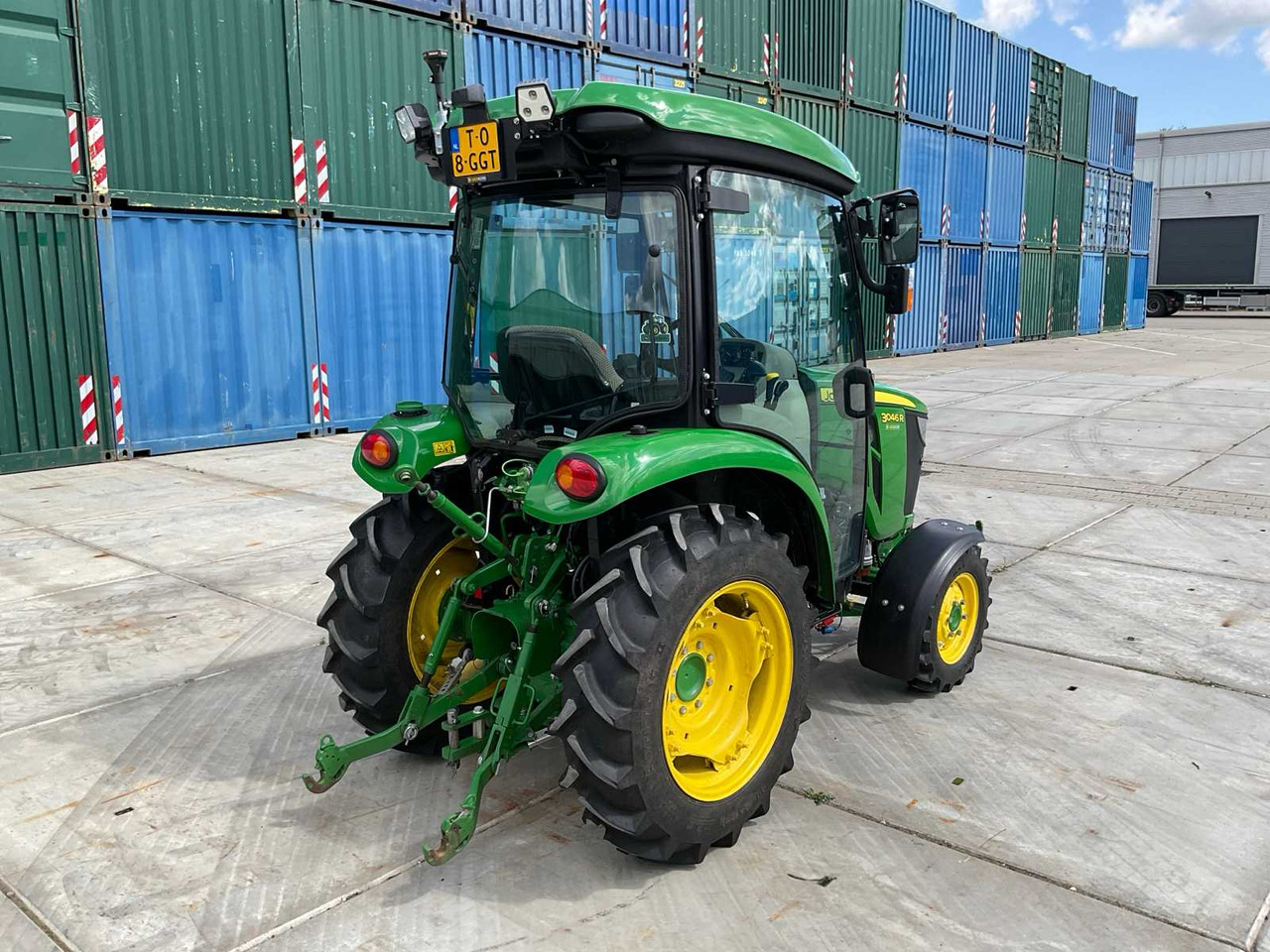 John Deere 3046R - Compact tractor: picture 5 John Deere 3046R - Compact tractor: picture 5