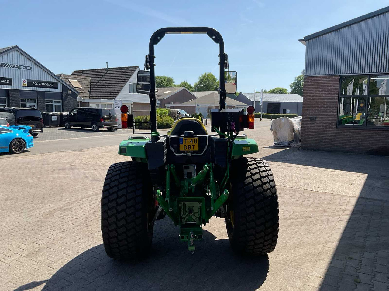 John Deere 4052M - Compact tractor: picture 4 John Deere 4052M - Compact tractor: picture 4