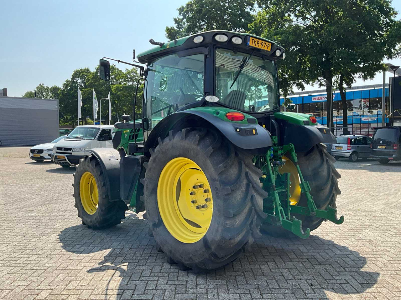 John Deere 6125R - Farm tractor: picture 4 John Deere 6125R - Farm tractor: picture 4