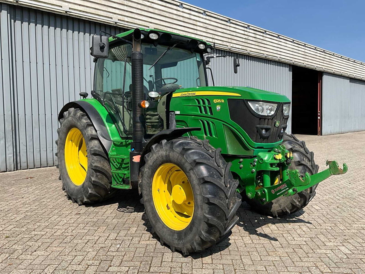 John Deere 6125R - Farm tractor: picture 2 John Deere 6125R - Farm tractor: picture 2