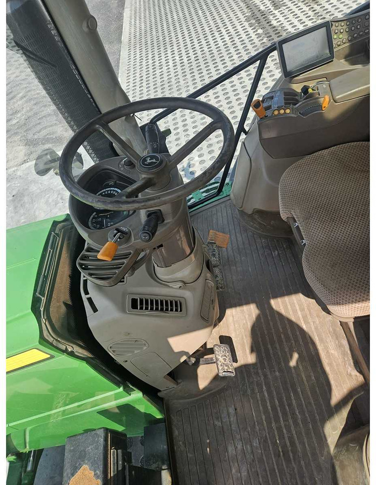 Farm tractor John Deere 6150R: picture 6