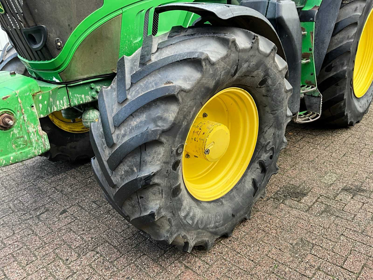 John Deere 6190R - Farm tractor: picture 5 John Deere 6190R - Farm tractor: picture 5
