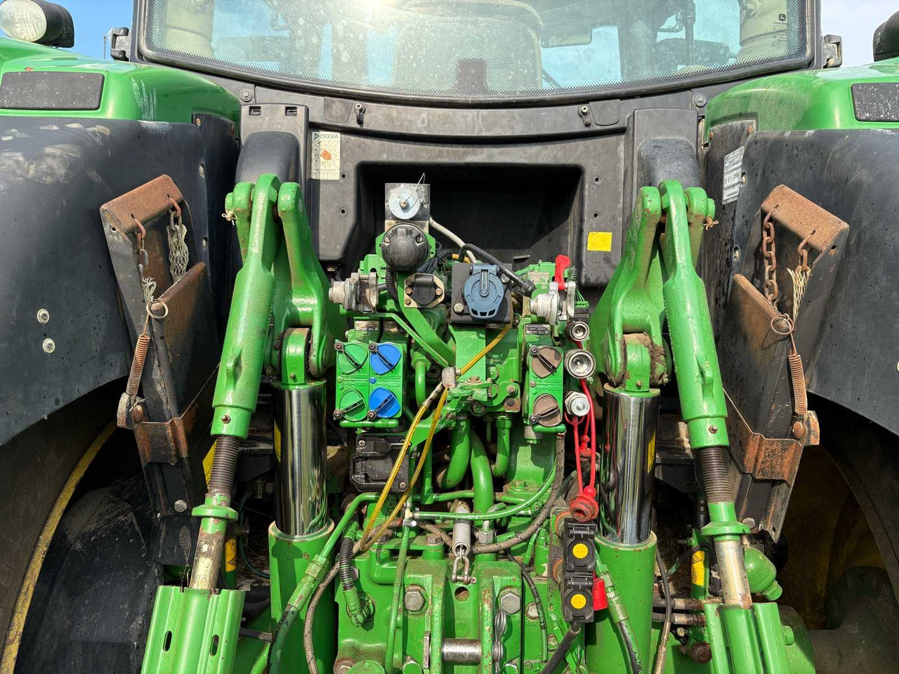 Farm tractor John Deere 6210R: picture 13