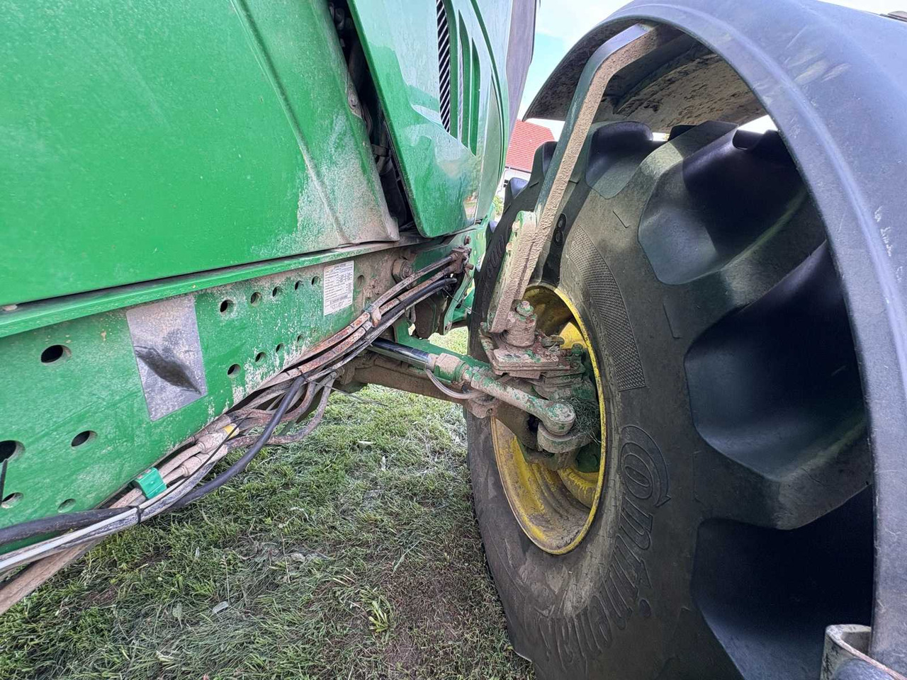 Farm tractor John Deere 6210R: picture 48