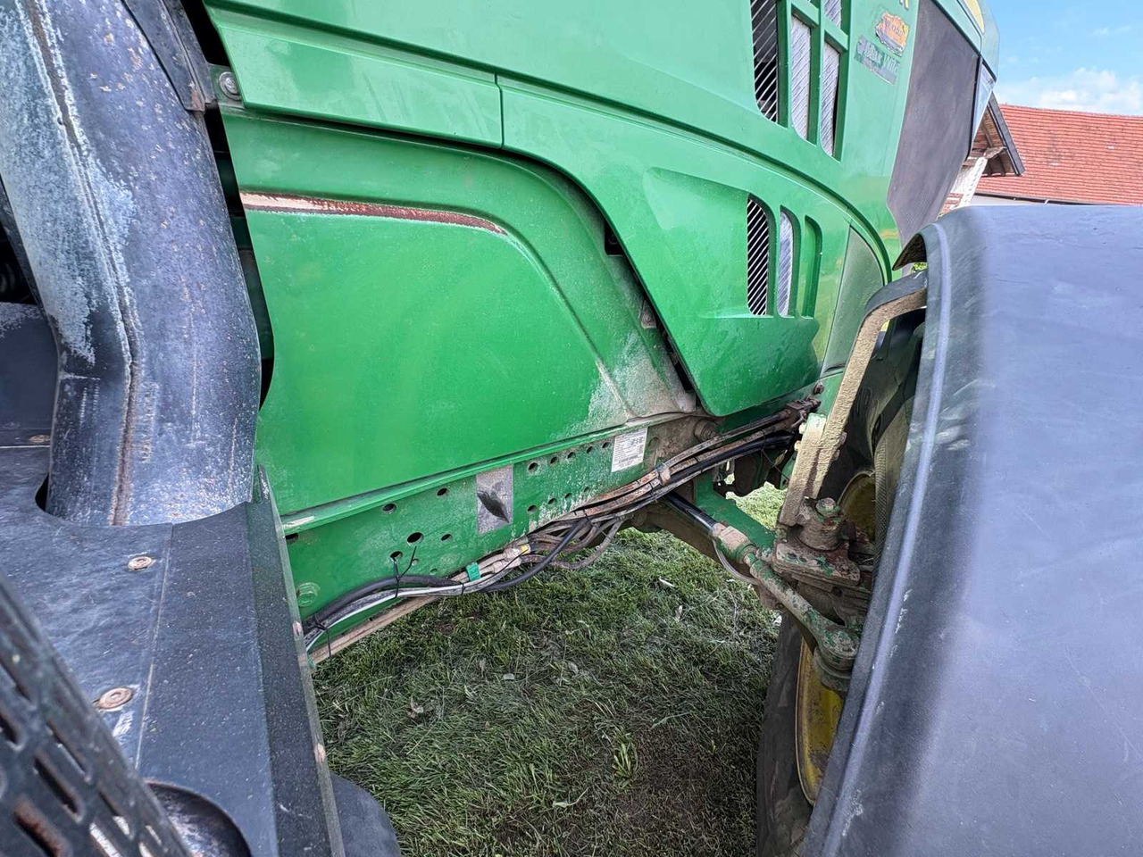 Farm tractor John Deere 6210R: picture 47