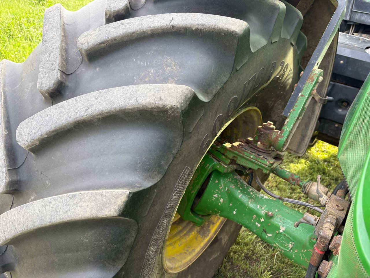 Farm tractor John Deere 6210R: picture 27