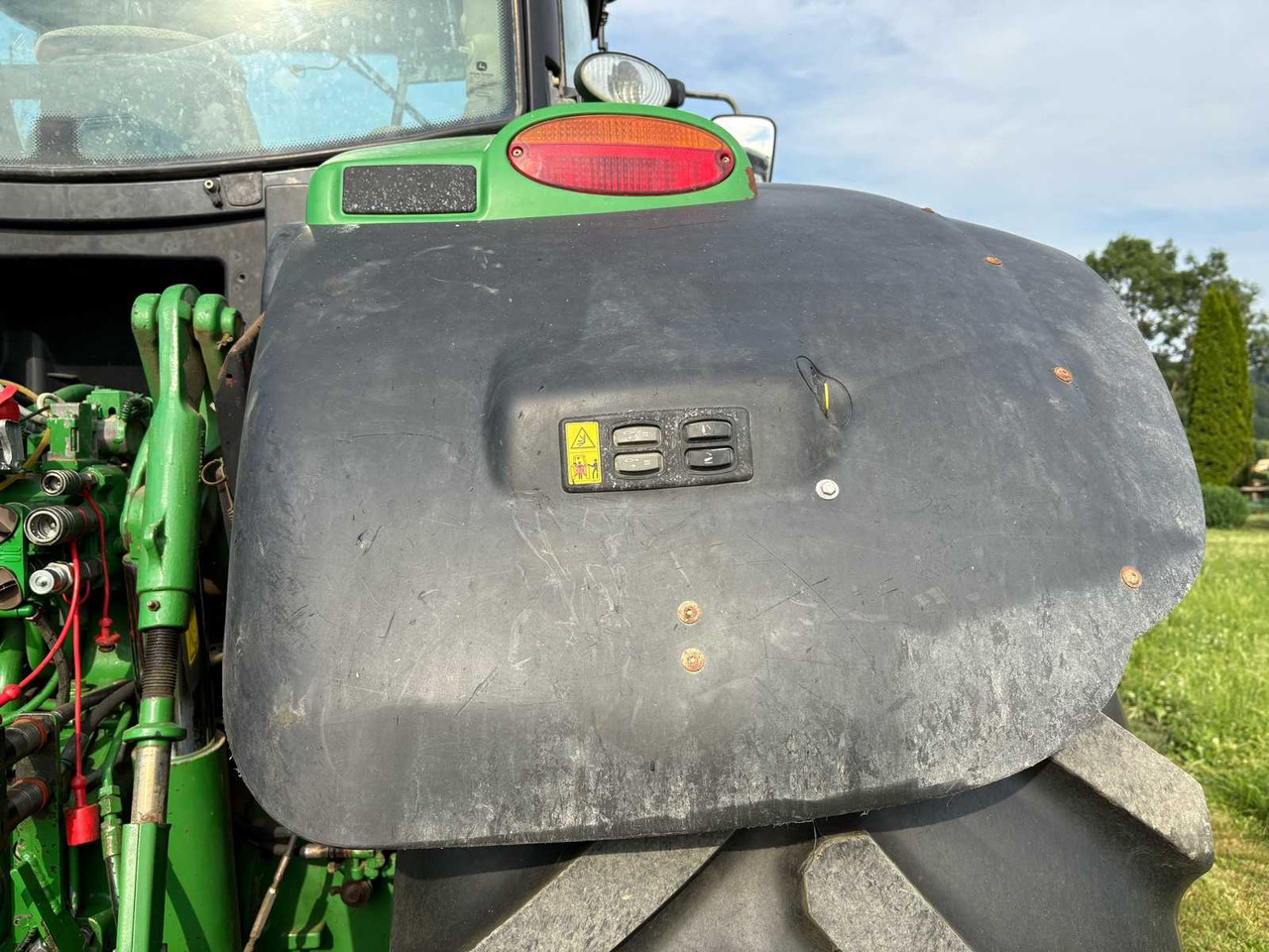 Farm tractor John Deere 6210R: picture 16