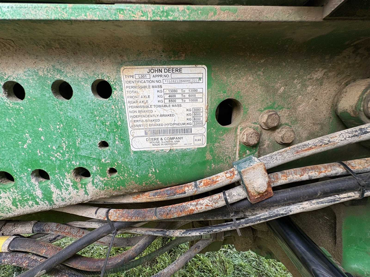 Farm tractor John Deere 6210R: picture 45