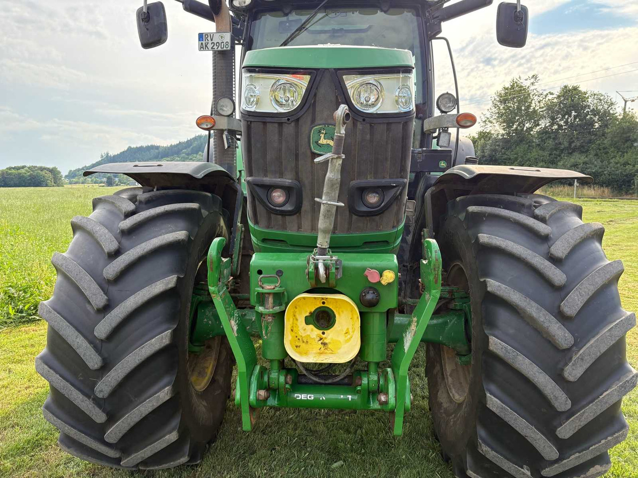 Farm tractor John Deere 6210R: picture 20