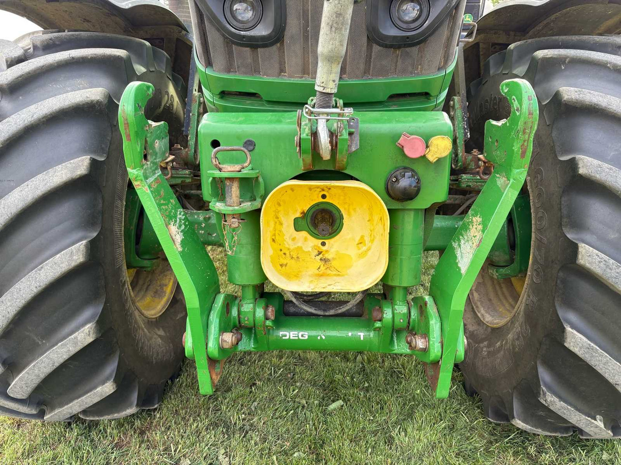 Farm tractor John Deere 6210R: picture 22