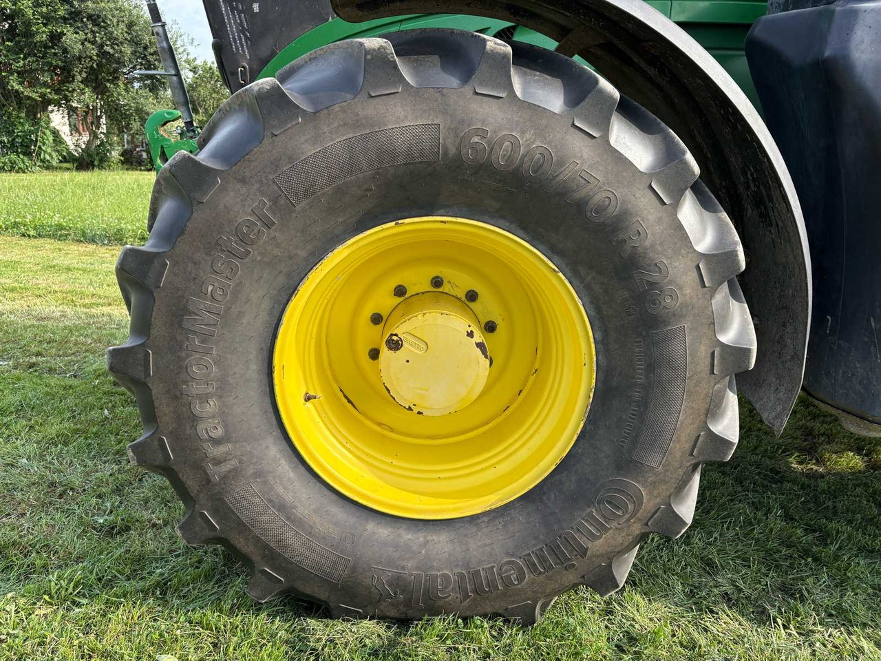 John Deere 6210R - Farm tractor: picture 4 John Deere 6210R - Farm tractor: picture 4