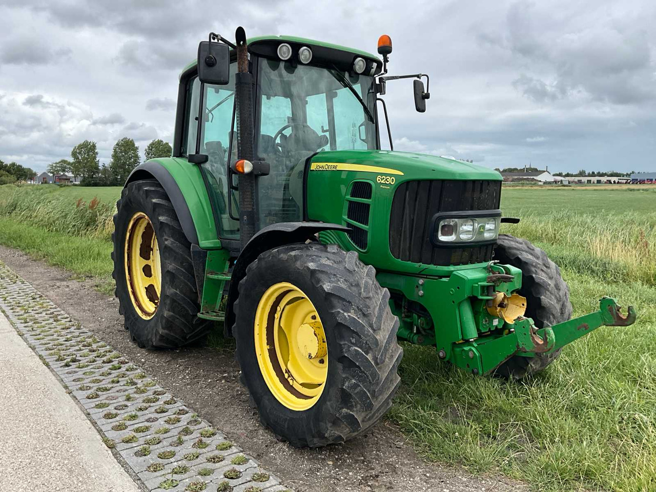 John Deere 6230 Premium - Farm tractor: picture 4 John Deere 6230 Premium - Farm tractor: picture 4
