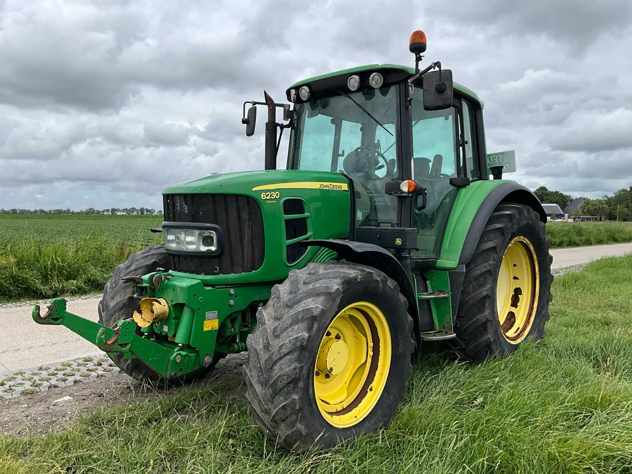 John Deere 6230 Premium - Farm tractor: picture 1 John Deere 6230 Premium - Farm tractor: picture 1