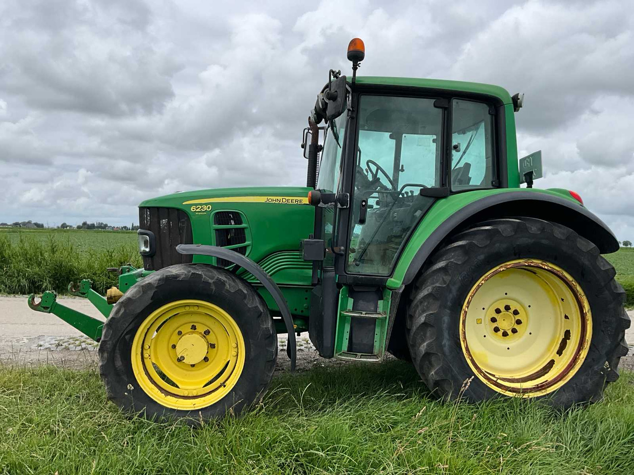 John Deere 6230 Premium - Farm tractor: picture 5 John Deere 6230 Premium - Farm tractor: picture 5