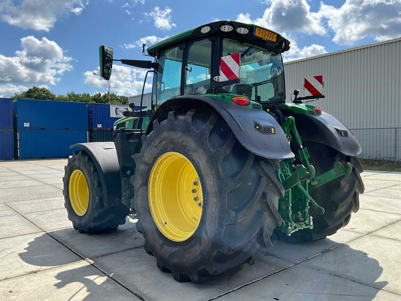 John Deere 6R 215 - Farm tractor: picture 4 John Deere 6R 215 - Farm tractor: picture 4