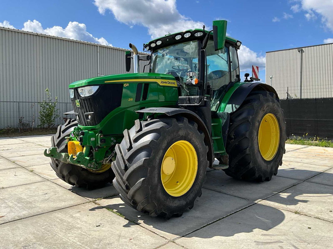 John Deere 6R 215 - Farm tractor: picture 1 John Deere 6R 215 - Farm tractor: picture 1