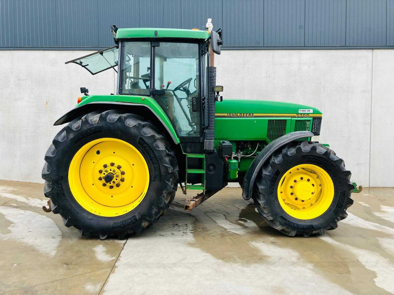 John Deere 7700 - Farm tractor: picture 2 John Deere 7700 - Farm tractor: picture 2