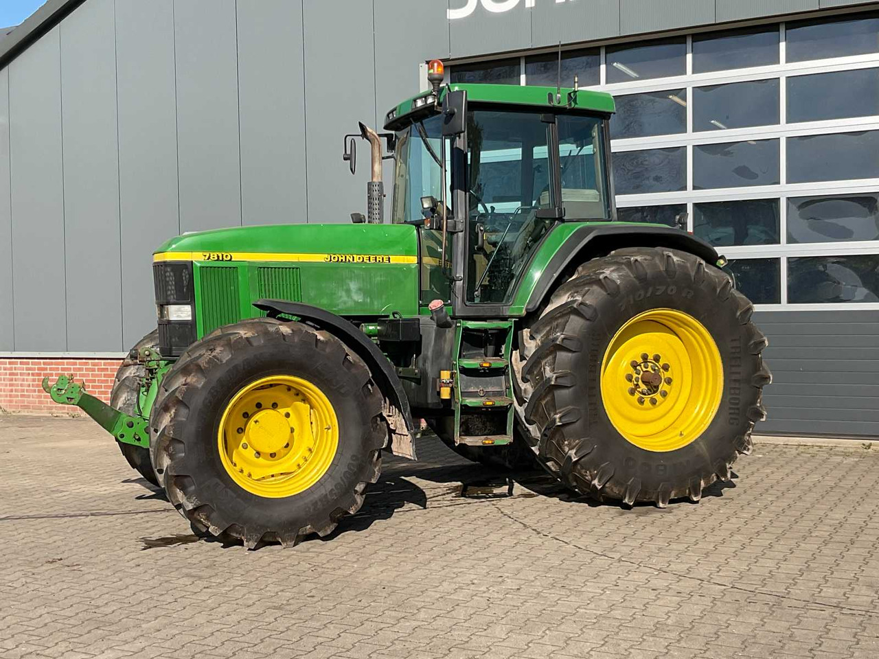 John Deere 7810 - Farm tractor: picture 3 John Deere 7810 - Farm tractor: picture 3