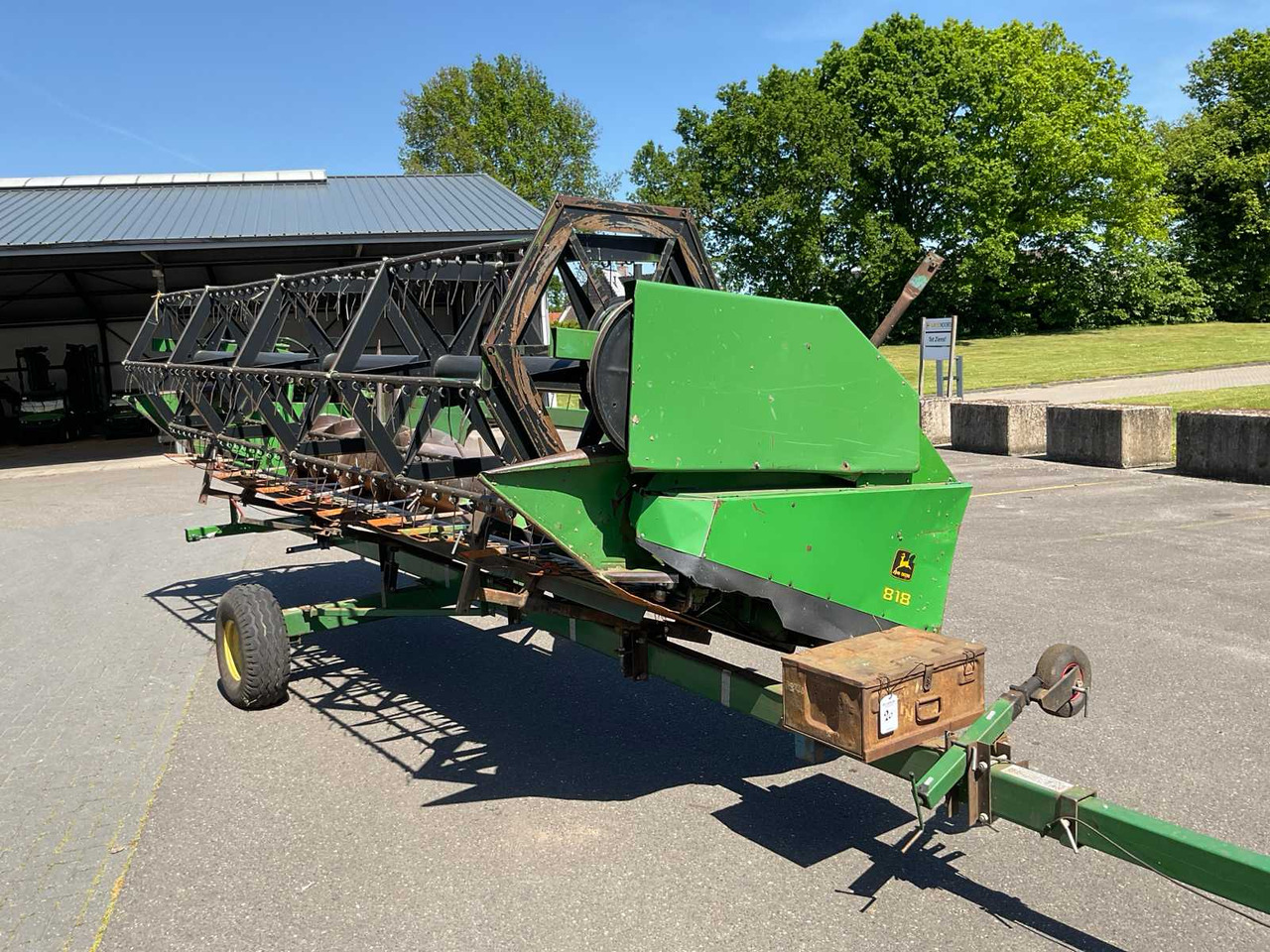 John Deere 818 - Combine harvester: picture 1 John Deere 818 - Combine harvester: picture 1