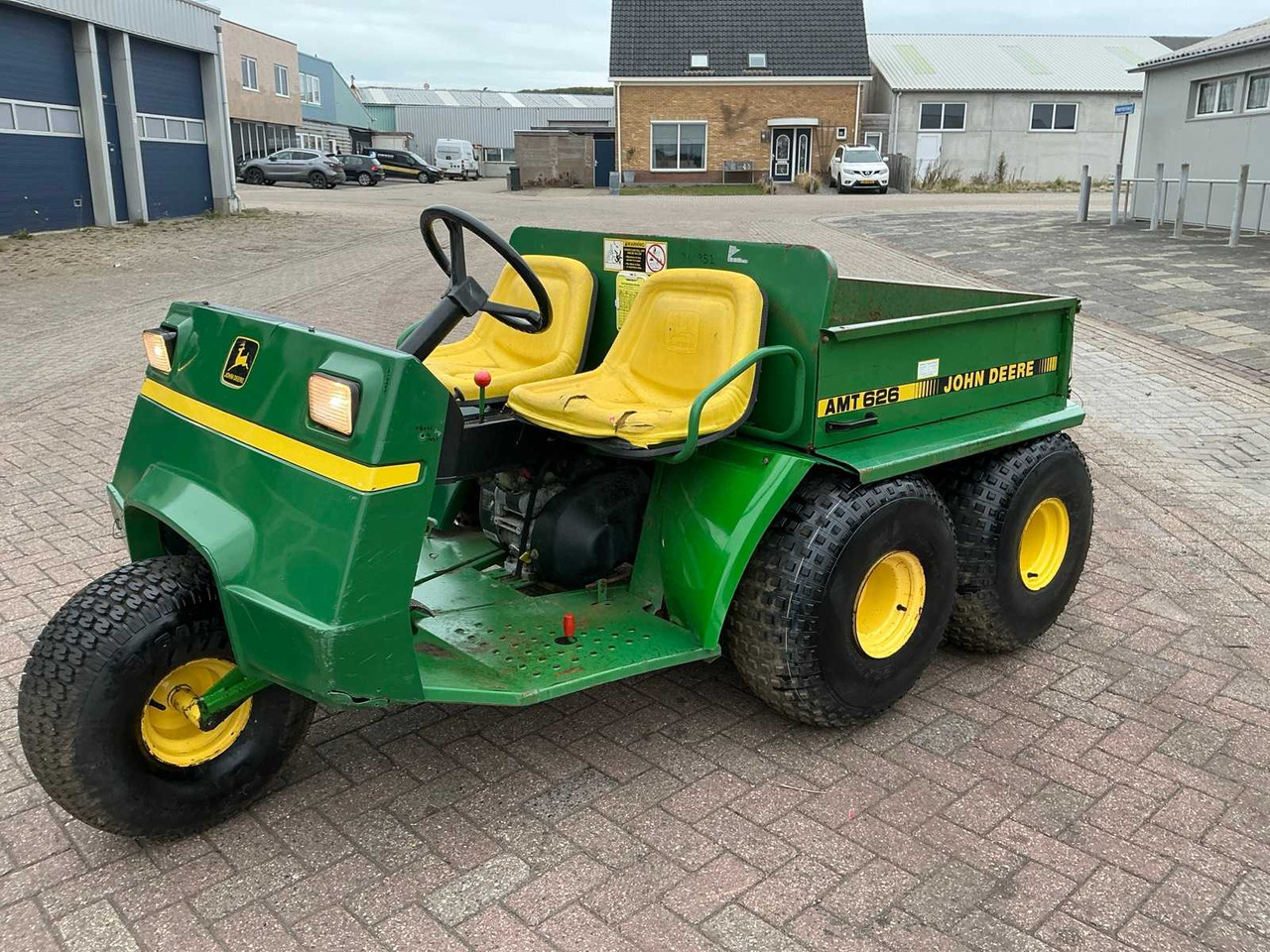 John Deere AMT 626 - Municipal tractor: picture 1 John Deere AMT 626 - Municipal tractor: picture 1