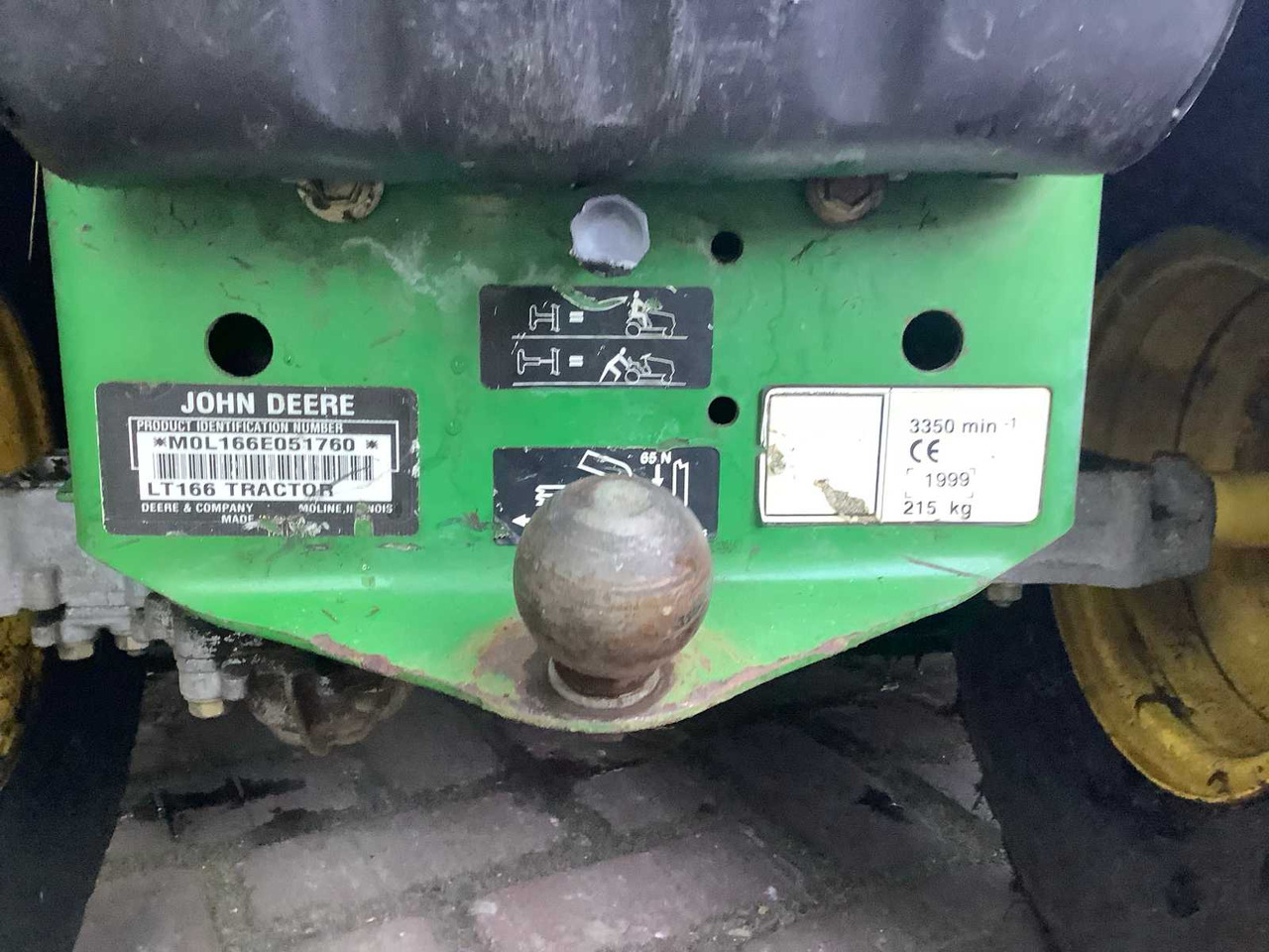 John Deere LT166 Tractor - Garden mower: picture 5 John Deere LT166 Tractor - Garden mower: picture 5