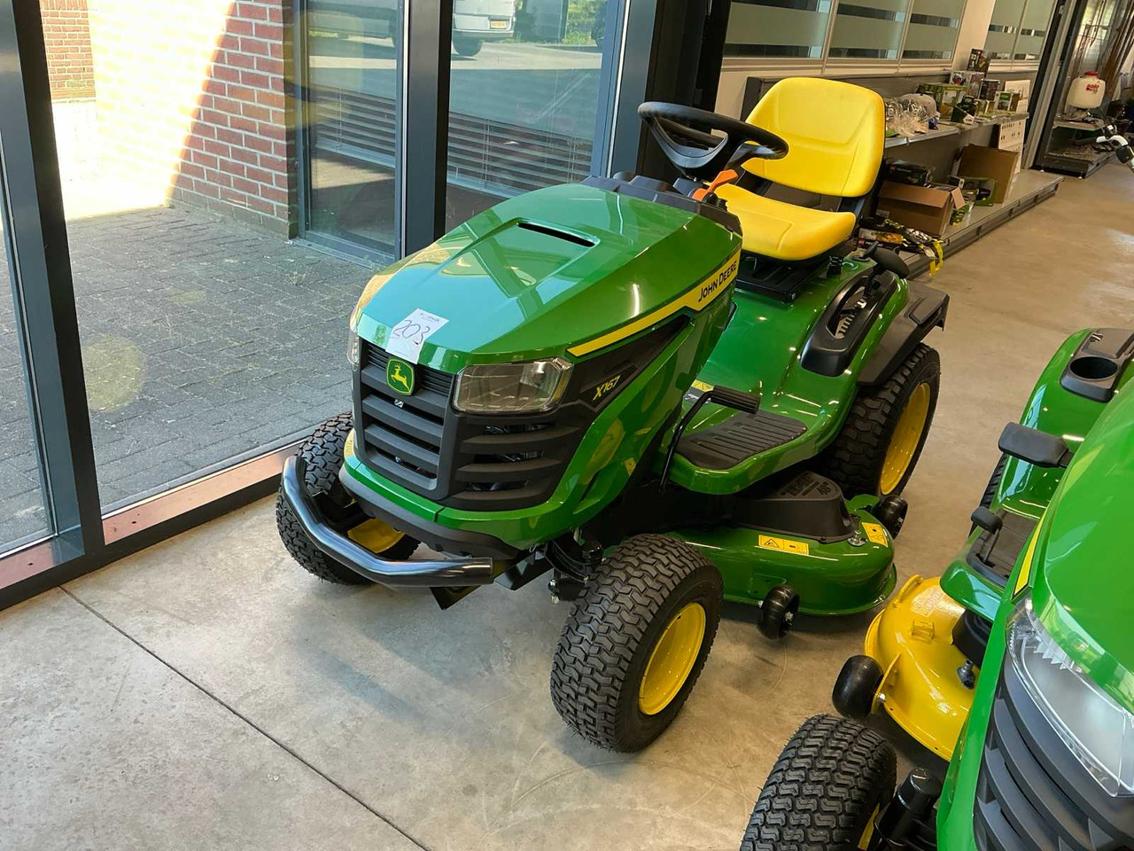 John Deere X167 - Garden mower: picture 1 John Deere X167 - Garden mower: picture 1