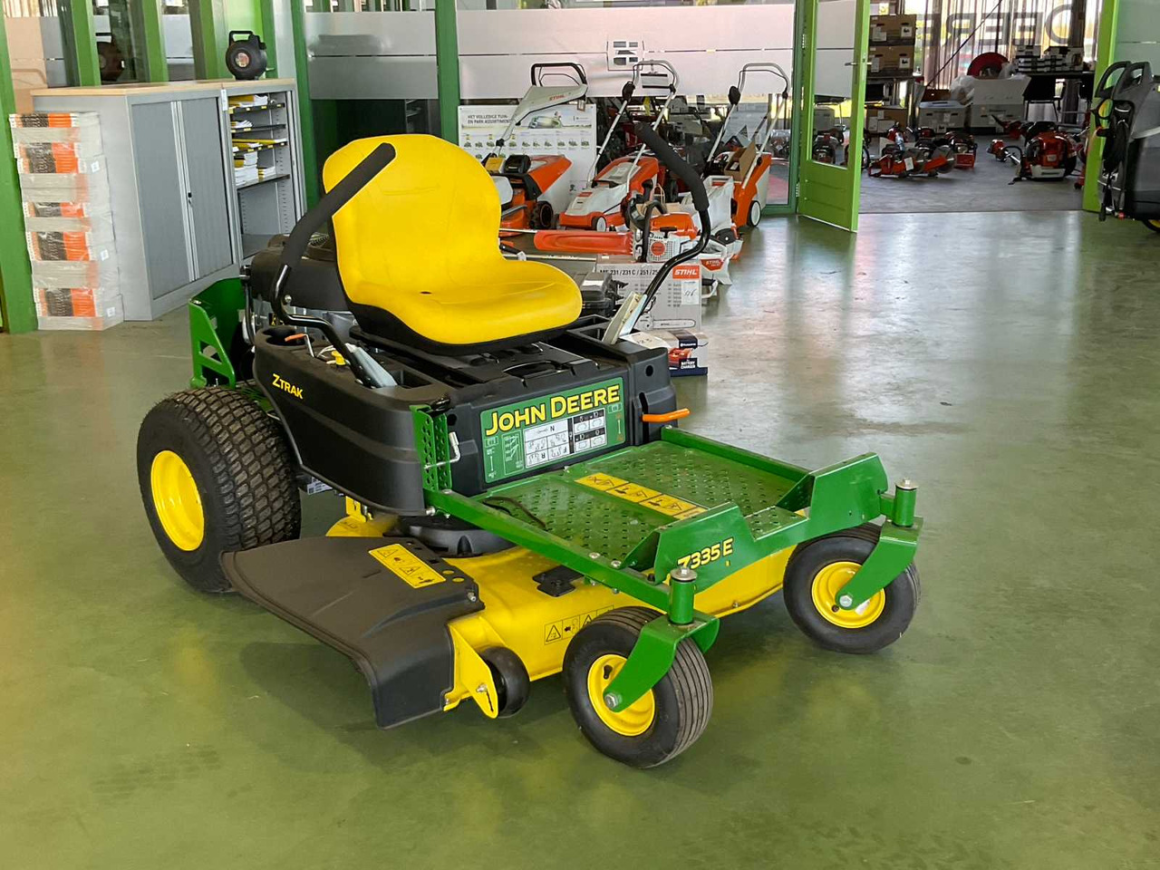 John Deere Z335E - Garden mower: picture 3 John Deere Z335E - Garden mower: picture 3