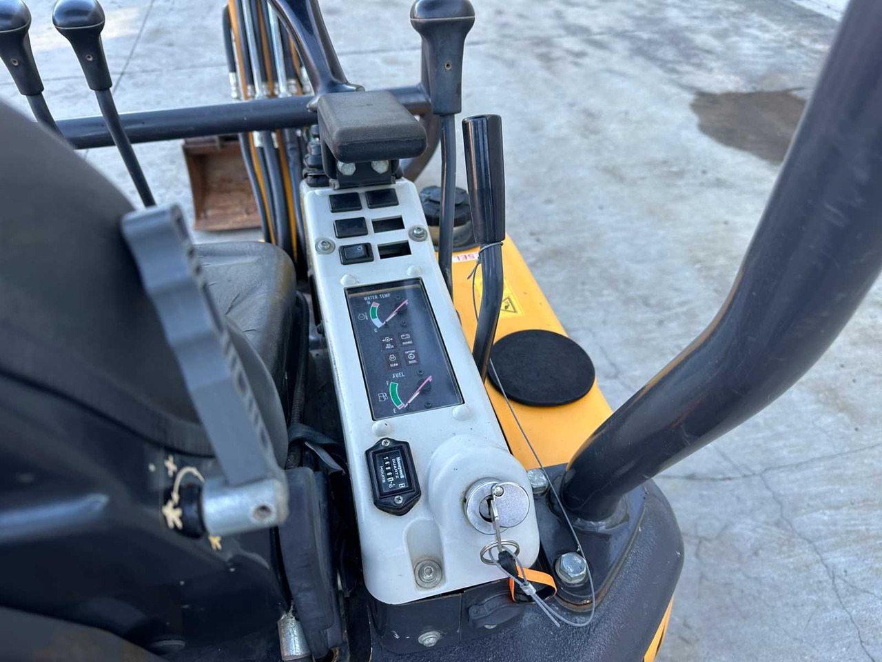 Mini excavator Kato 17VXE: picture 31 Mini excavator Kato 17VXE: picture 31