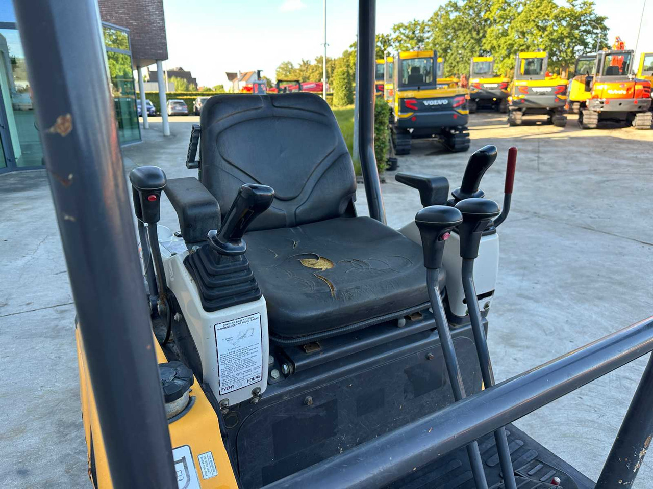 Mini excavator Kato 17VXE: picture 34 Mini excavator Kato 17VXE: picture 34