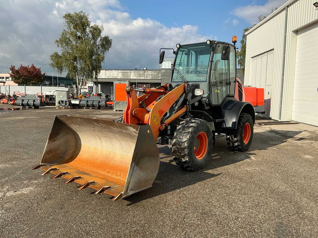Komatsu WA100M-7 - Wheel loader: picture 2 Komatsu WA100M-7 - Wheel loader: picture 2