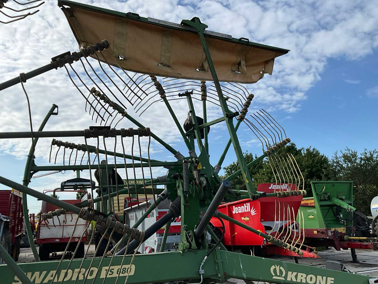 Hay and forage equipment Krone Swadro TS 680: picture 11