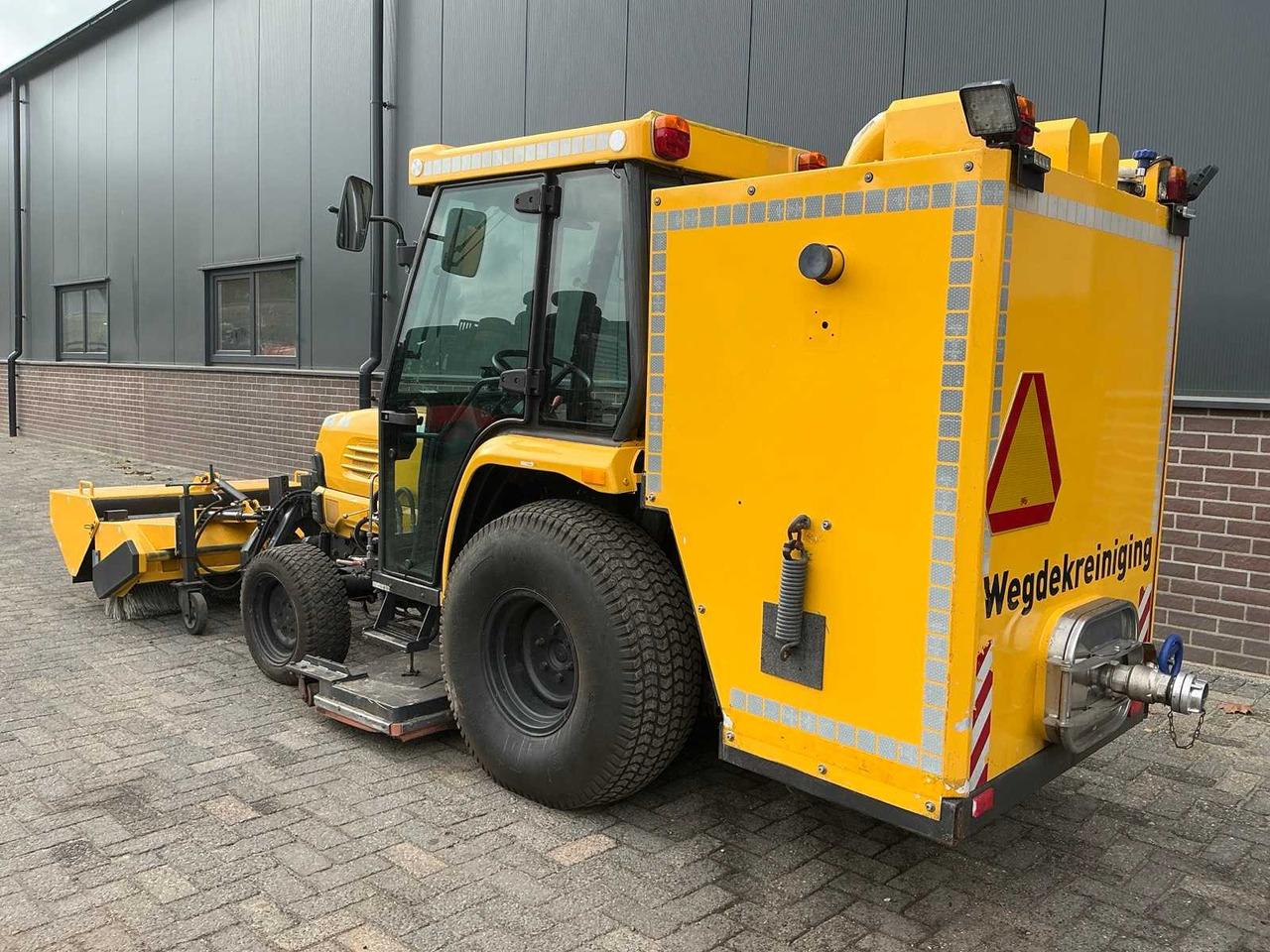 Kubota STV40 - Compact tractor: picture 3 Kubota STV40 - Compact tractor: picture 3