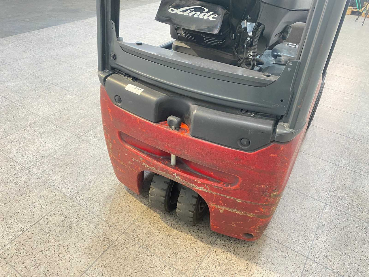 LINDE - 2015 - E16-02 - FORKLIFT TRUCK - Forklift: picture 4 LINDE - 2015 - E16-02 - FORKLIFT TRUCK - Forklift: picture 4