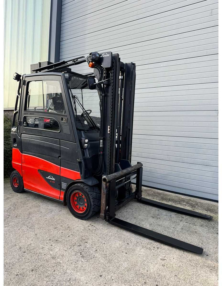 LINDE - 2020 - E-45-HL-01-600 - FORK POSITIONER, SIDE-SHIFT - FORKLIFT - Forklift: picture 2 LINDE - 2020 - E-45-HL-01-600 - FORK POSITIONER, SIDE-SHIFT - FORKLIFT - Forklift: picture 2