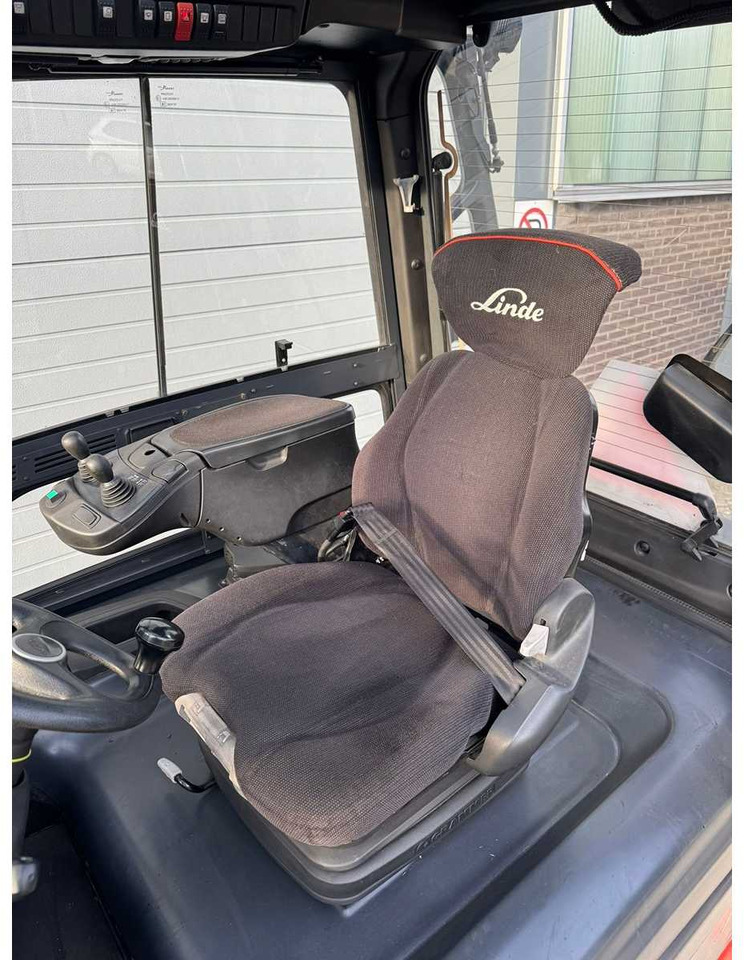 LINDE - 2020 - E-45-HL-01-600 - FORK POSITIONER, SIDE-SHIFT - FORKLIFT - Forklift: picture 5 LINDE - 2020 - E-45-HL-01-600 - FORK POSITIONER, SIDE-SHIFT - FORKLIFT - Forklift: picture 5