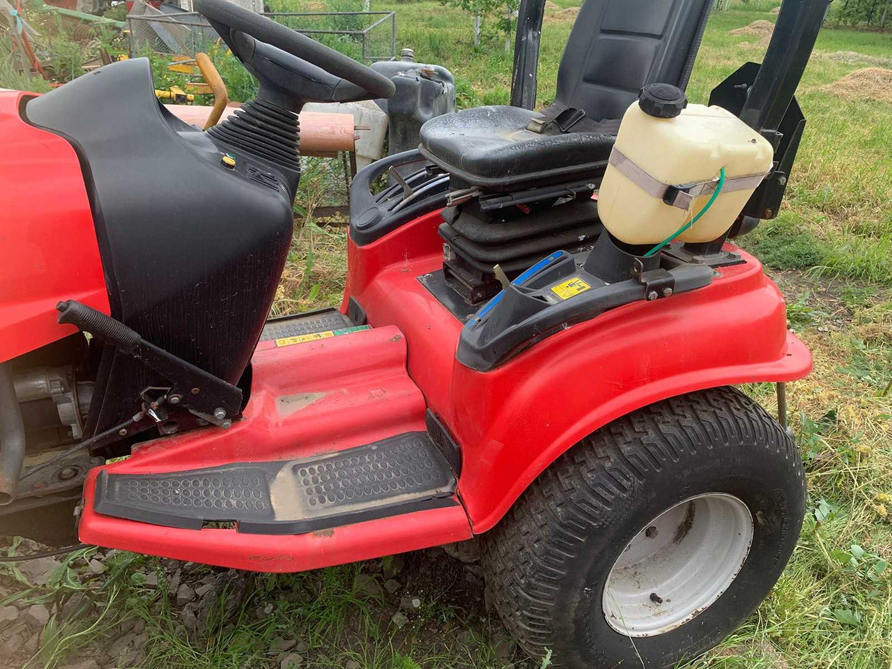 MTD - Compact tractor: picture 2 MTD - Compact tractor: picture 2