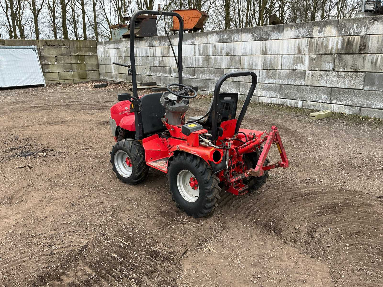 McCormick G30r - Compact tractor: picture 3 McCormick G30r - Compact tractor: picture 3