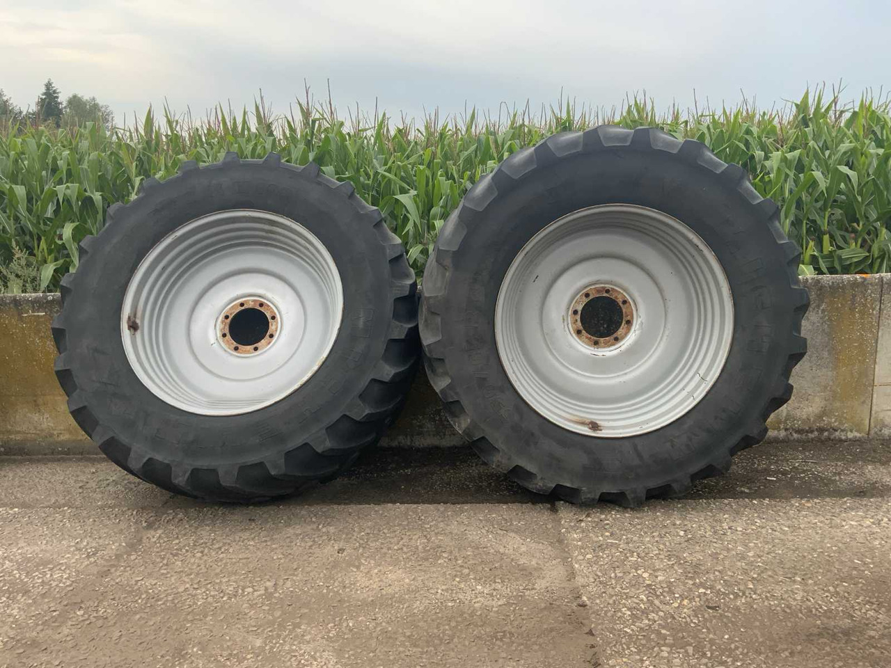 Michelin XM108 - Wheels and tires for Farm tractor: picture 1 Michelin XM108 - Wheels and tires for Farm tractor: picture 1